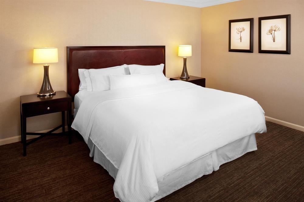 The Westin Governor Morris, Hotel